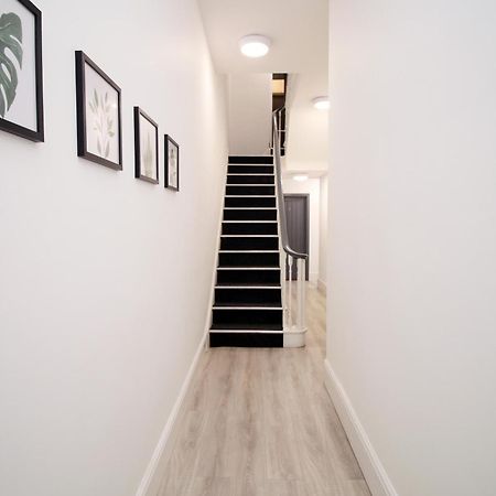 Fully Equipped Kitchen, Parking, City Centre Суонси Экстерьер фото