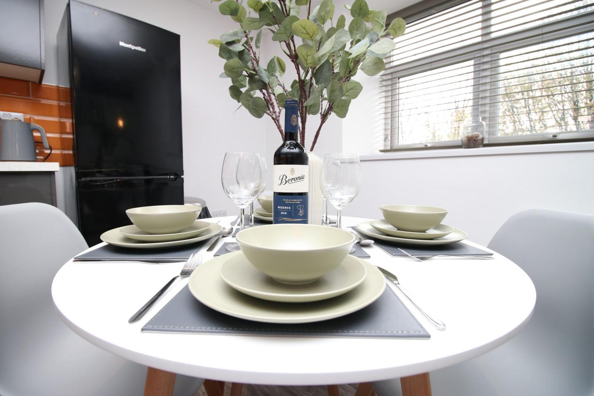 Fully Equipped Kitchen, Parking, City Centre Суонси Экстерьер фото