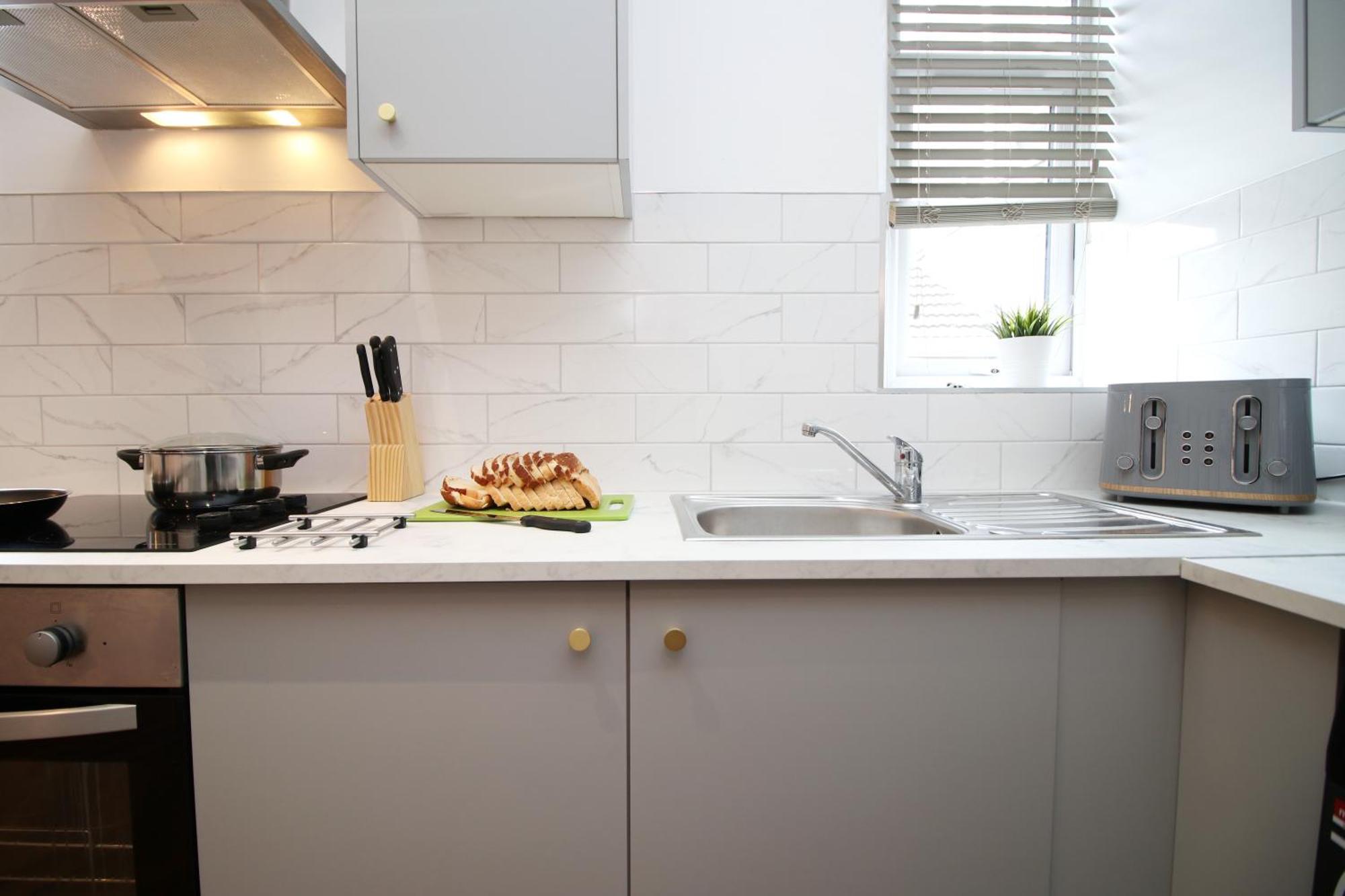 Fully Equipped Kitchen, Parking, City Centre Суонси Экстерьер фото