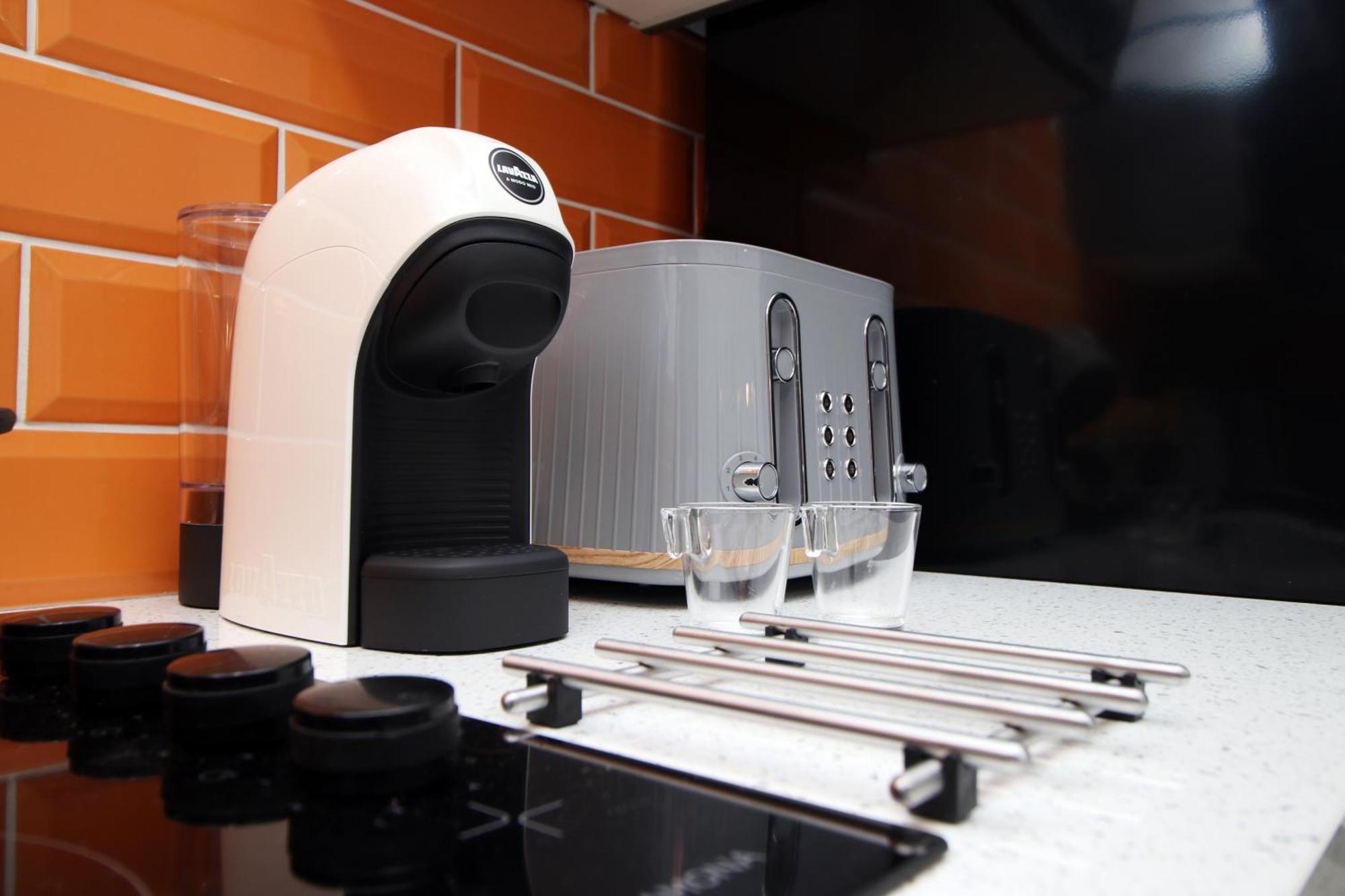 Fully Equipped Kitchen, Parking, City Centre Суонси Экстерьер фото