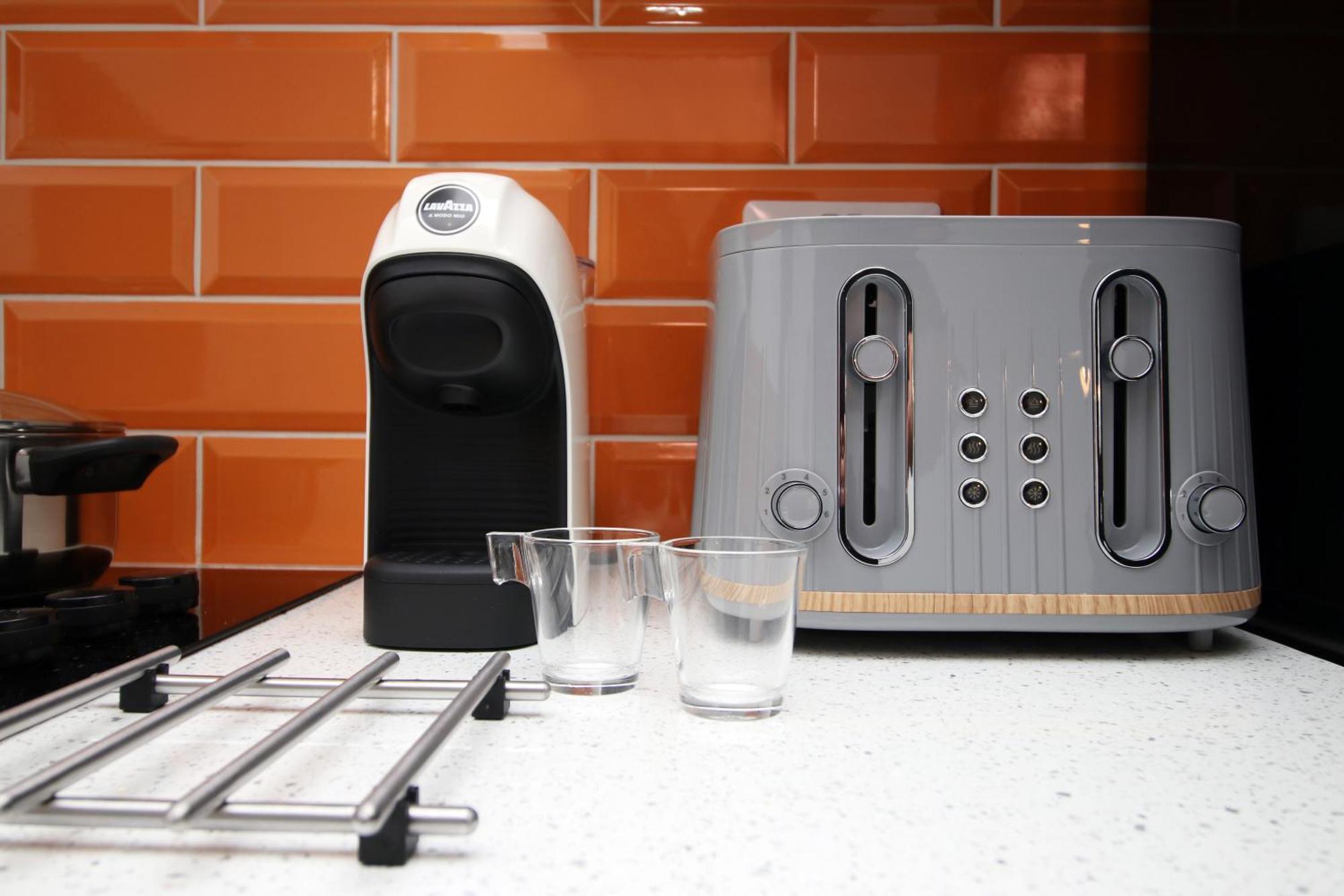 Fully Equipped Kitchen, Parking, City Centre Суонси Экстерьер фото