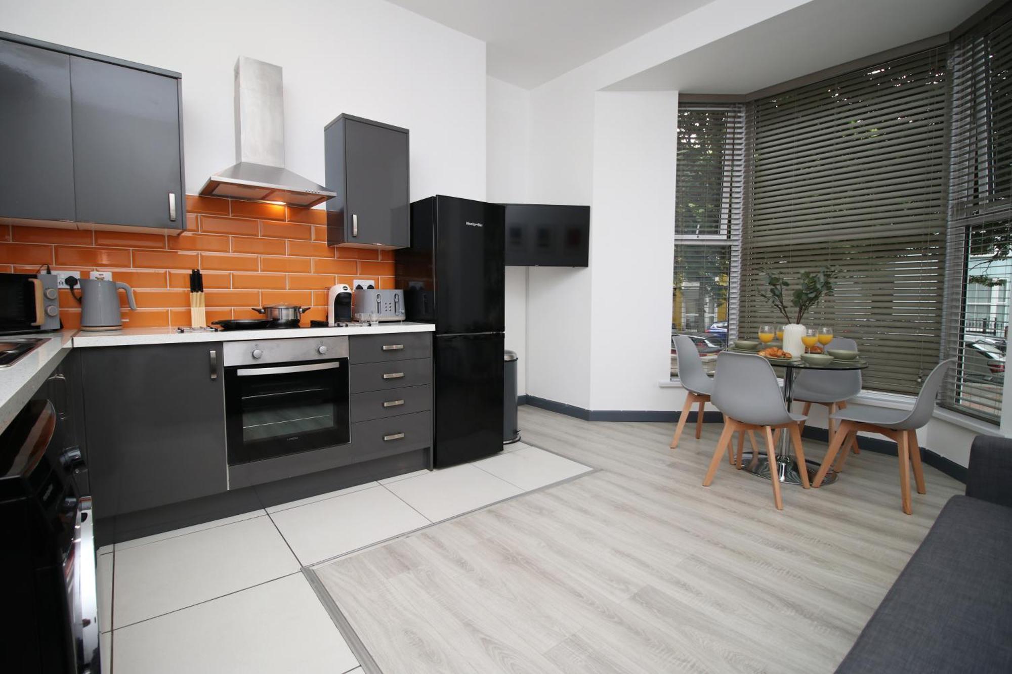 Fully Equipped Kitchen, Parking, City Centre Суонси Экстерьер фото
